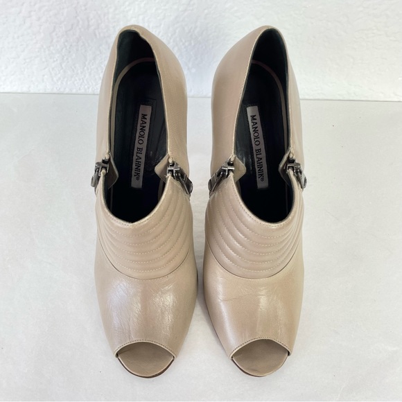{Manolo Blahnik} Taupe Leather Zippered Peep-Toe Ankle Booties, Size 38.5 - Picture 2 of 9